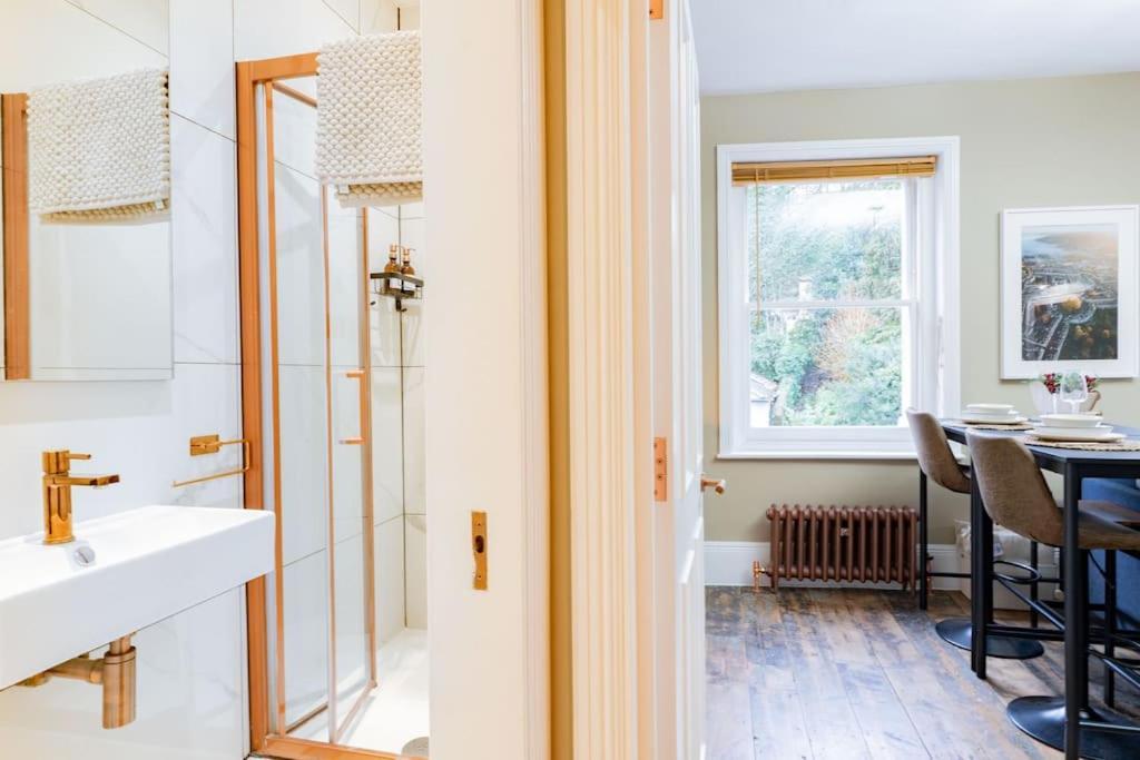 Stunning Boutique Flat In Central Location - Beatrice Μπαθ Εξωτερικό φωτογραφία